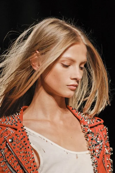 Look 12